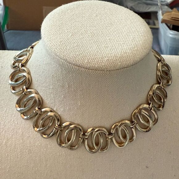 Monet Jewelry - Monet Vintage Roulette Gold Tone Oval Link Collar Necklace. Circa 1956.